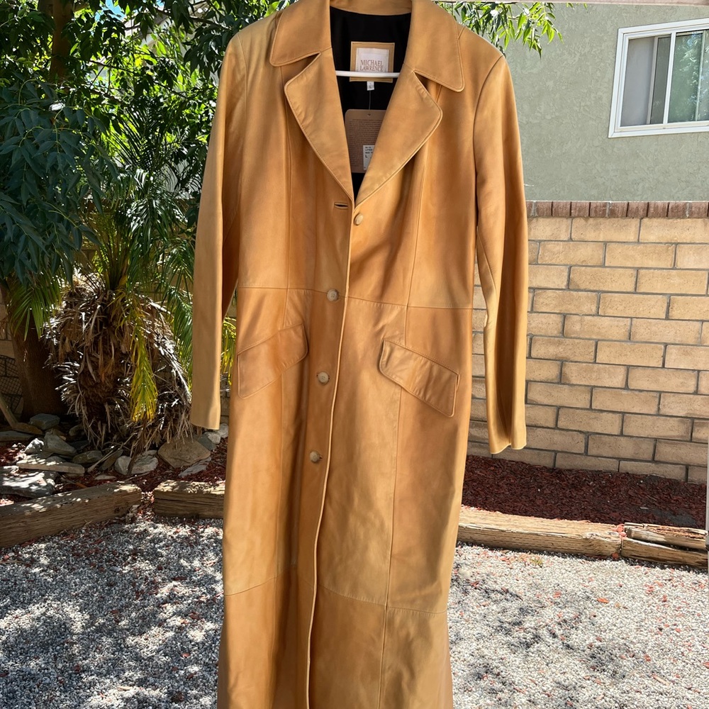 GORGEOUS Leather trench. You can rock this!